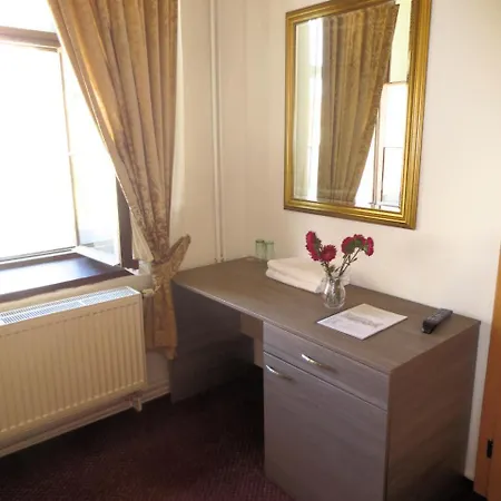 Hubertus Hotel *